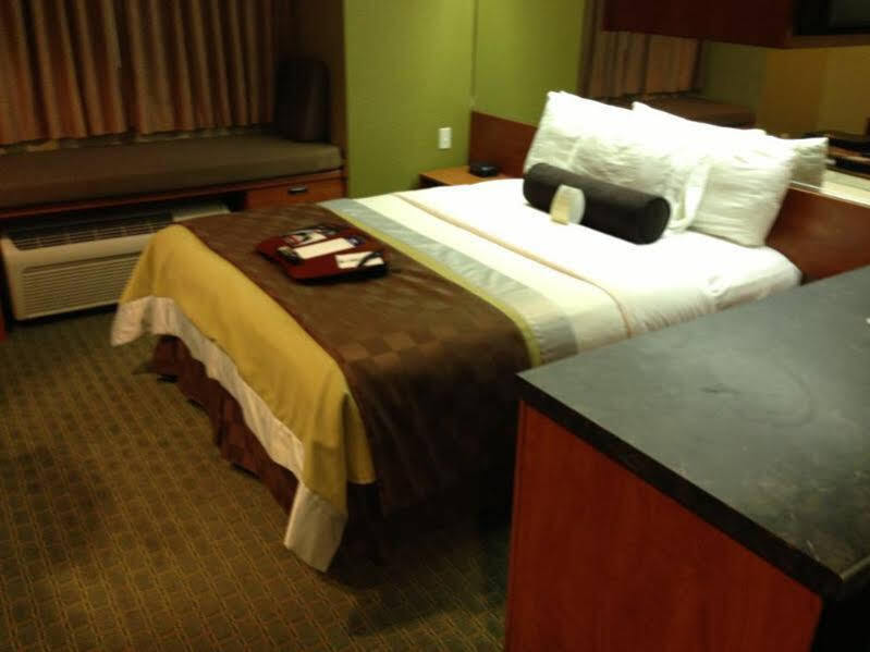 Hotel Super 8 By Wyndham San Antonio Downtown Ne Exterior foto