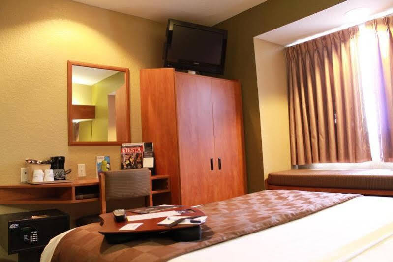 Hotel Super 8 By Wyndham San Antonio Downtown Ne Exterior foto